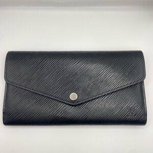 LOUIS VUITTON EPI Leather Textured Wallet
